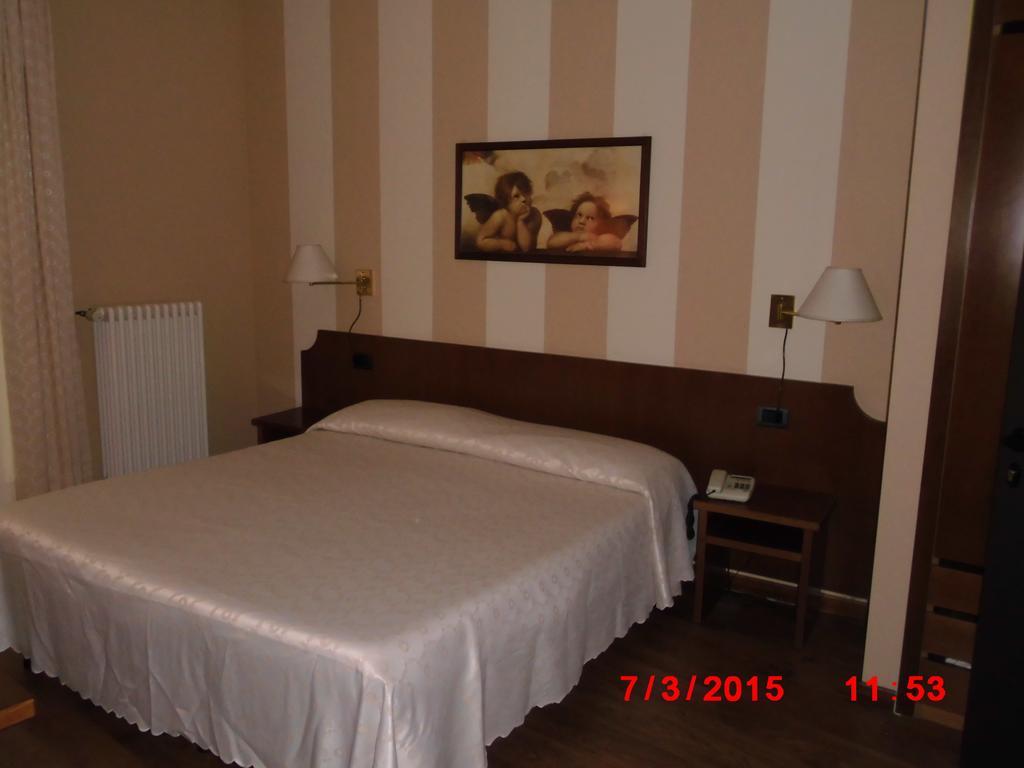 Albergo Ponte Vecchio Cernobbio Zimmer foto